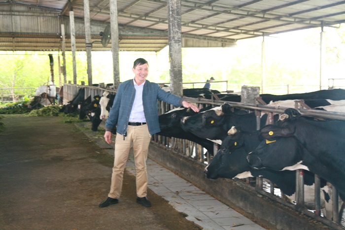 Giám đốc Trang trại du lịch bò sữa DairyFarm Trần Văn Khương